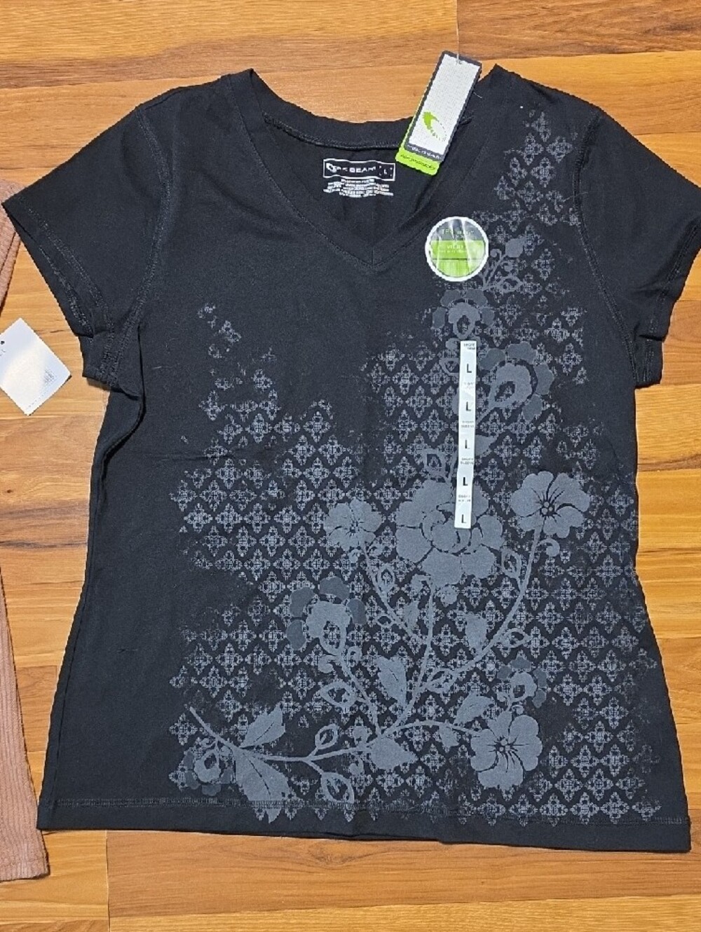 Tek Gear Ribbed Taupe V-Neck & Black Graphic Tee - Picture 3 of 6